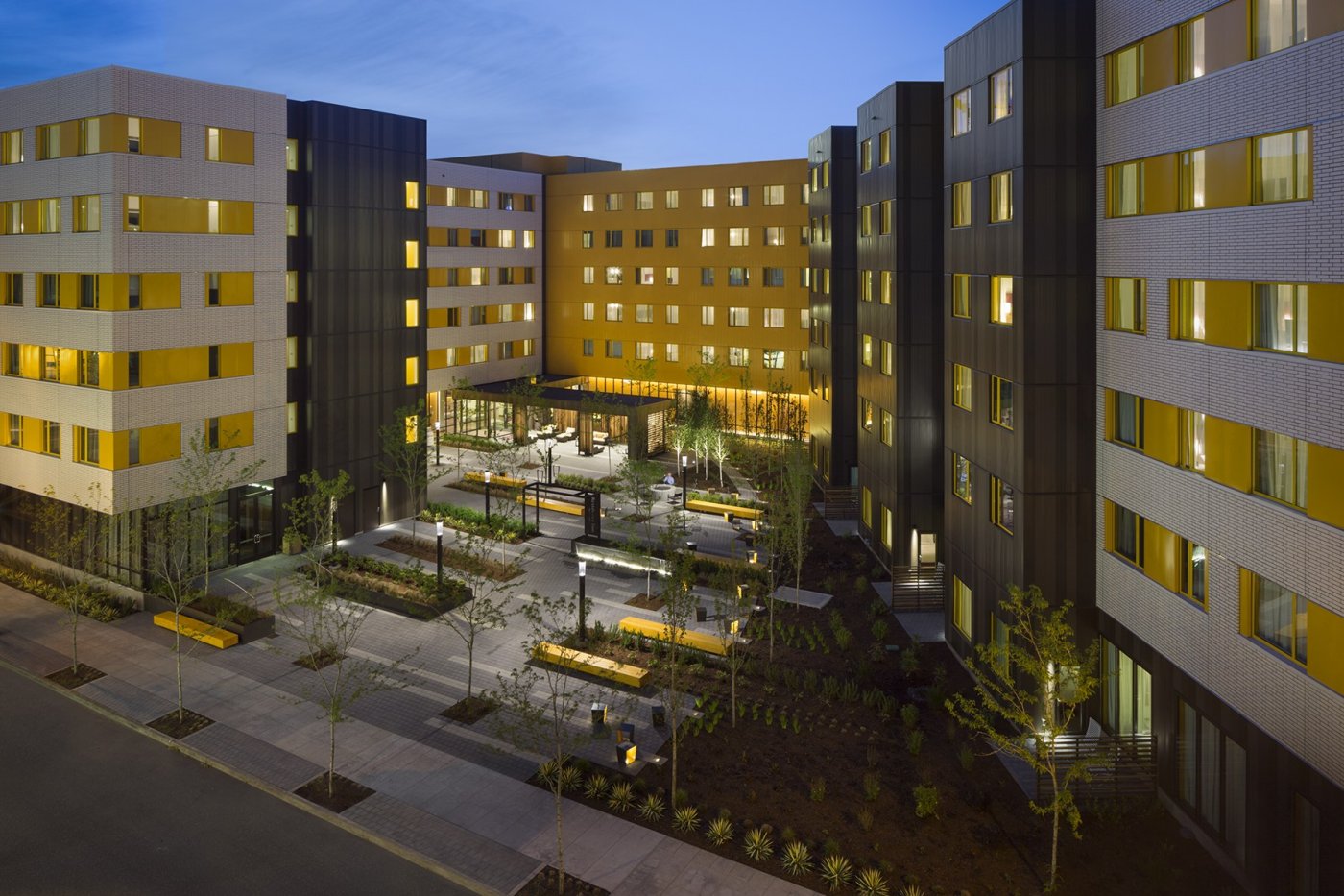 Marriott Pearl Hotel courtyard at dusk